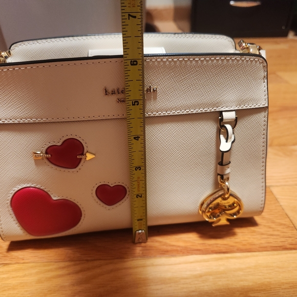 kate spade white top-handle bag with red heart accents - Picture 7 of 8
